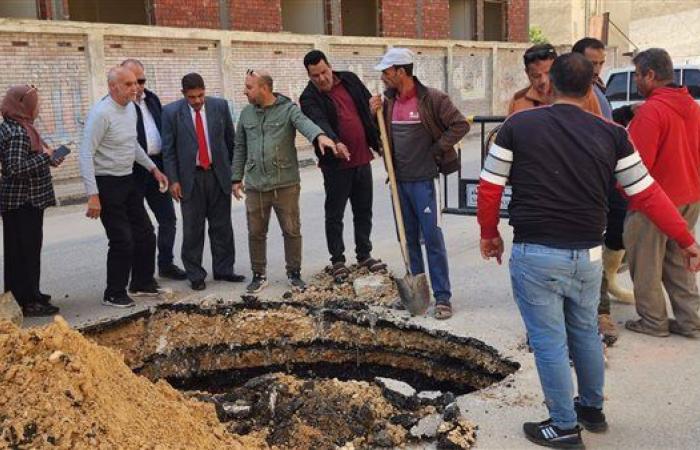 رئيس مركز ومدينة العريش يقوم بمعاينة الهبوط الأرضي بالضاحية